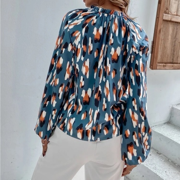 Blue Brown Printed Abstract Leopard Notched Neck Raglan Long Sleeve Blouse - Picture 2 of 4